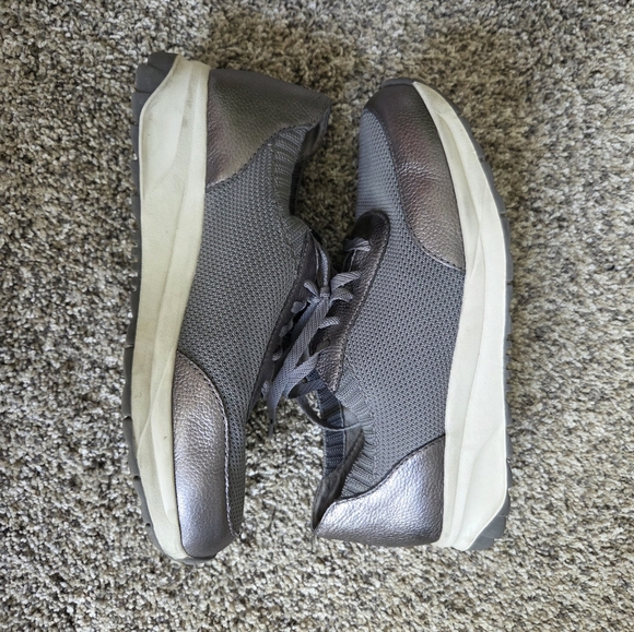 Naturalizer Women's Nash Flyknit Wide Sneaker Metallic Charcoal Gray Size 7.5W - Picture 6 of 8